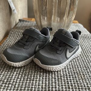 Toddler Grey Nike Sneakers